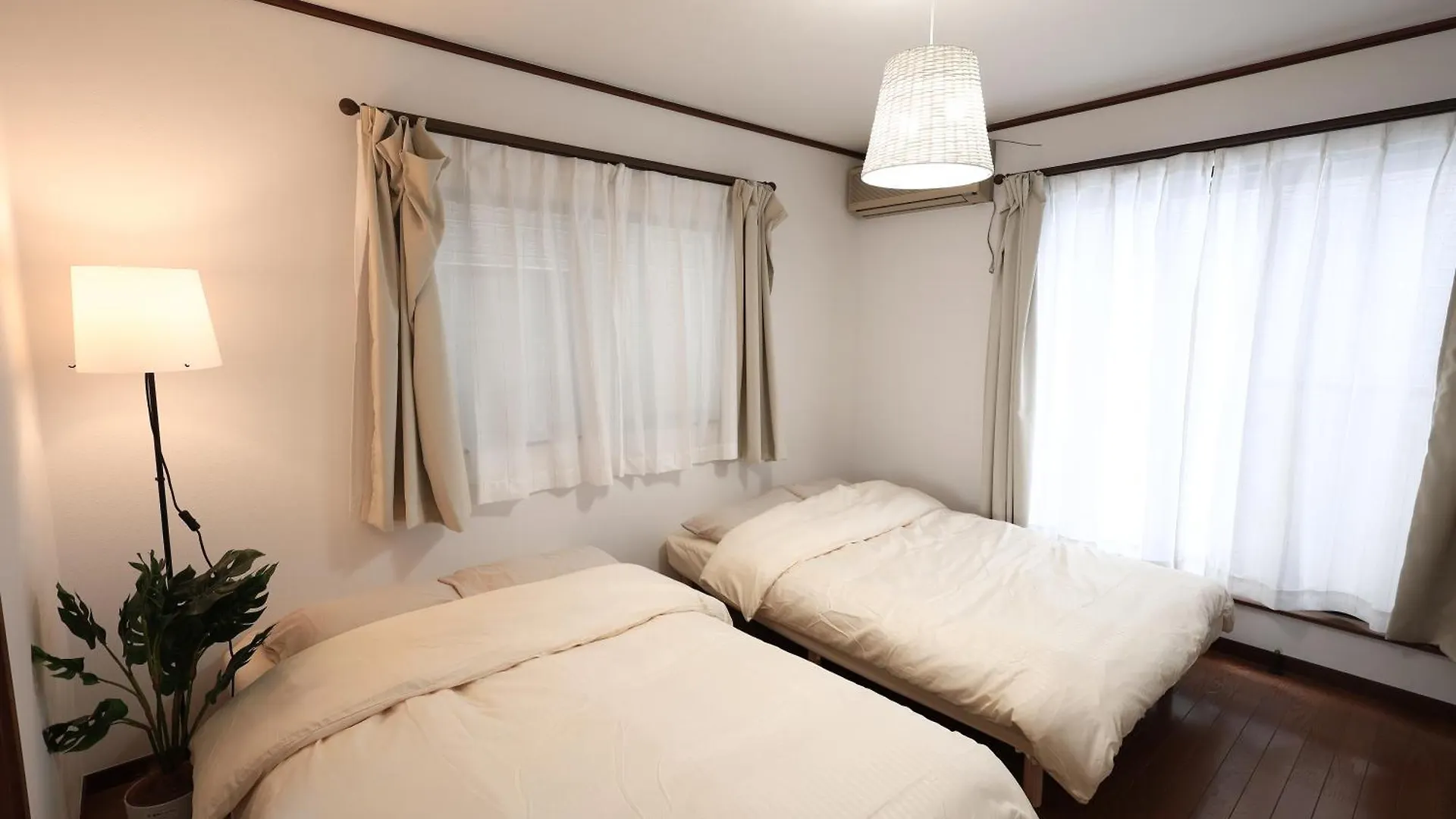 Ln20 New Kobe Villa Jr神戸駅徒歩7分!ペット可!最大16名宿泊可能な一軒家a 0*,  Japan